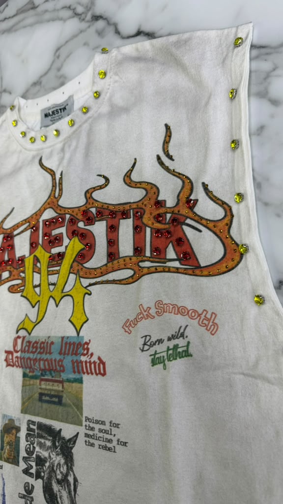 MAJESTIK GARMENT DYE DTG PRINTED SLVLSS TEE W/RHINESTONE
